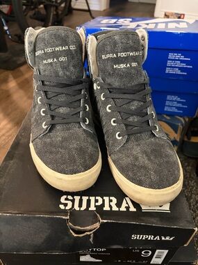 Supra mens Black Canvas Skytop Sneakers